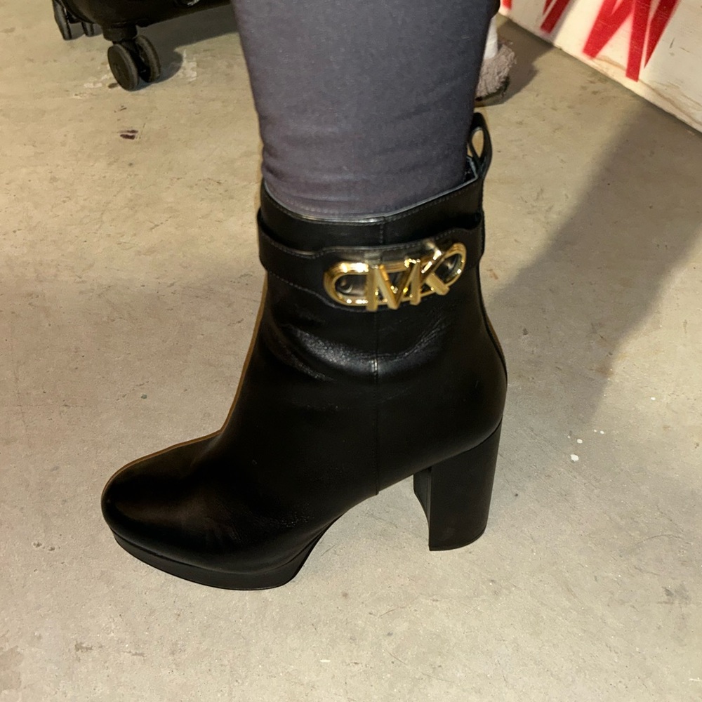 NEW Michael Kors platform bootie - Picture 5 of 13